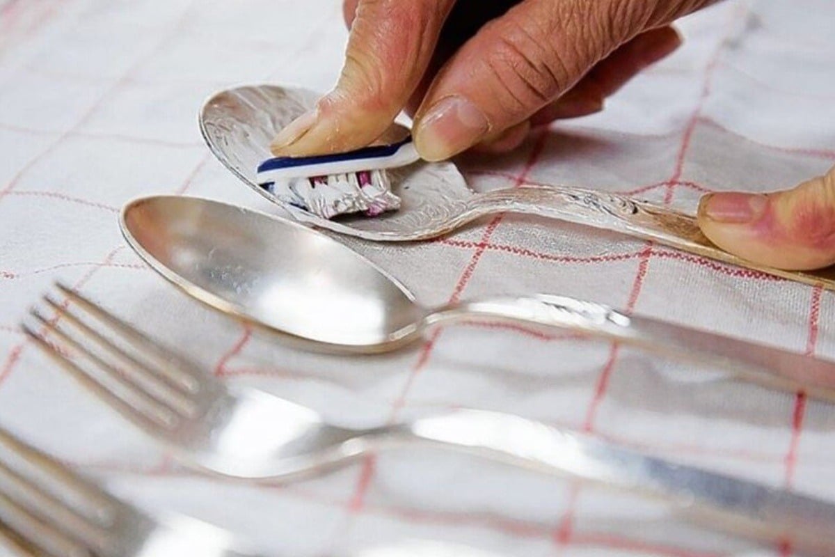 Wie Sie Ihr Besteck wieder zum Glänzen bringen und es für das Weihnachtsessen in einen perfekten Zustand versetzen