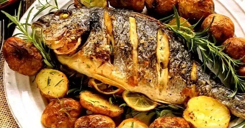 Dani García (49), Koch: „Damit gebackener Fisch saftig bleibt, garen Sie ihn 20 Minuten lang bei 200 °C mit dieser Mischung.“